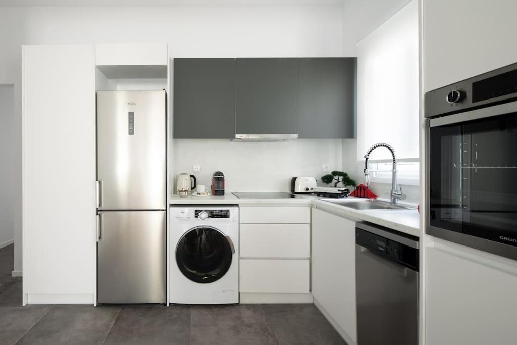 Blue Delta Apartment Palaio Faliro Athen Eksteriør billede
